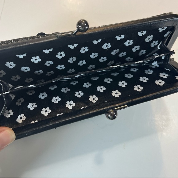 Disney Couture Minnie Mouse Wallet Clutch Bow Purse- Mickey All Over - Picture 4 of 5